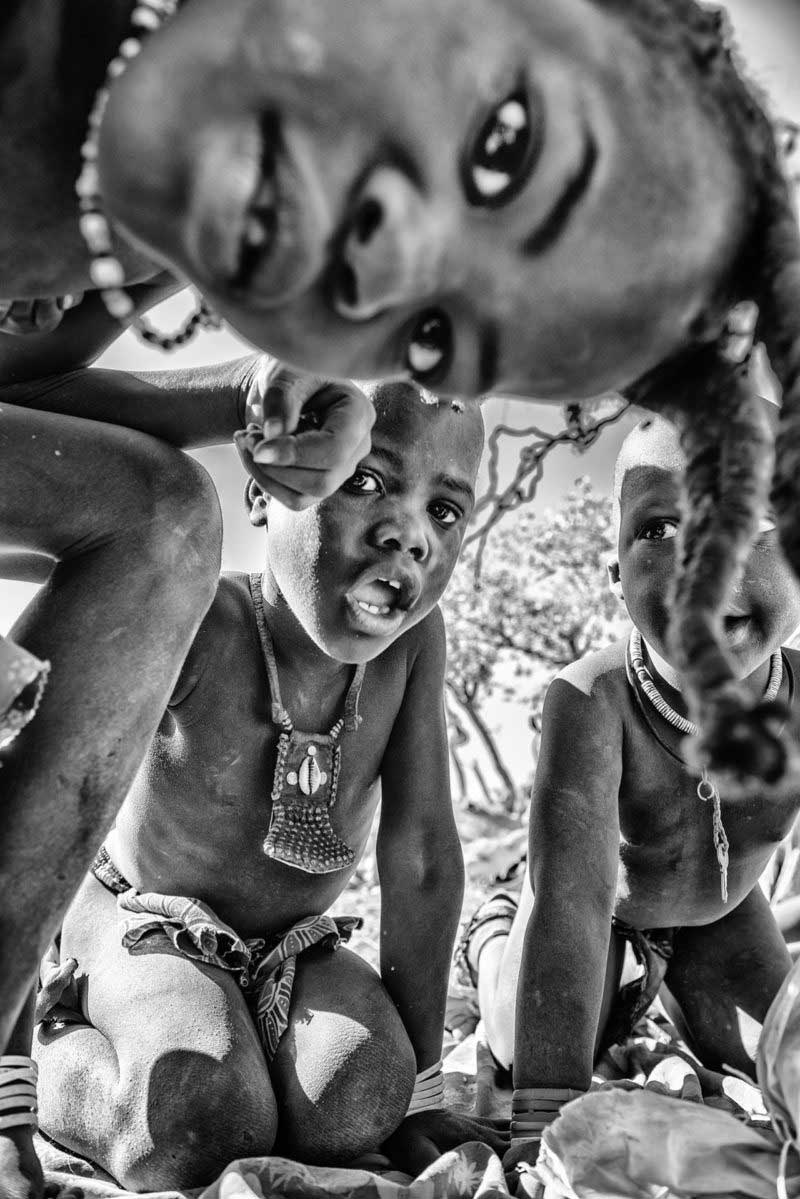 2-bambini-himba-namibia