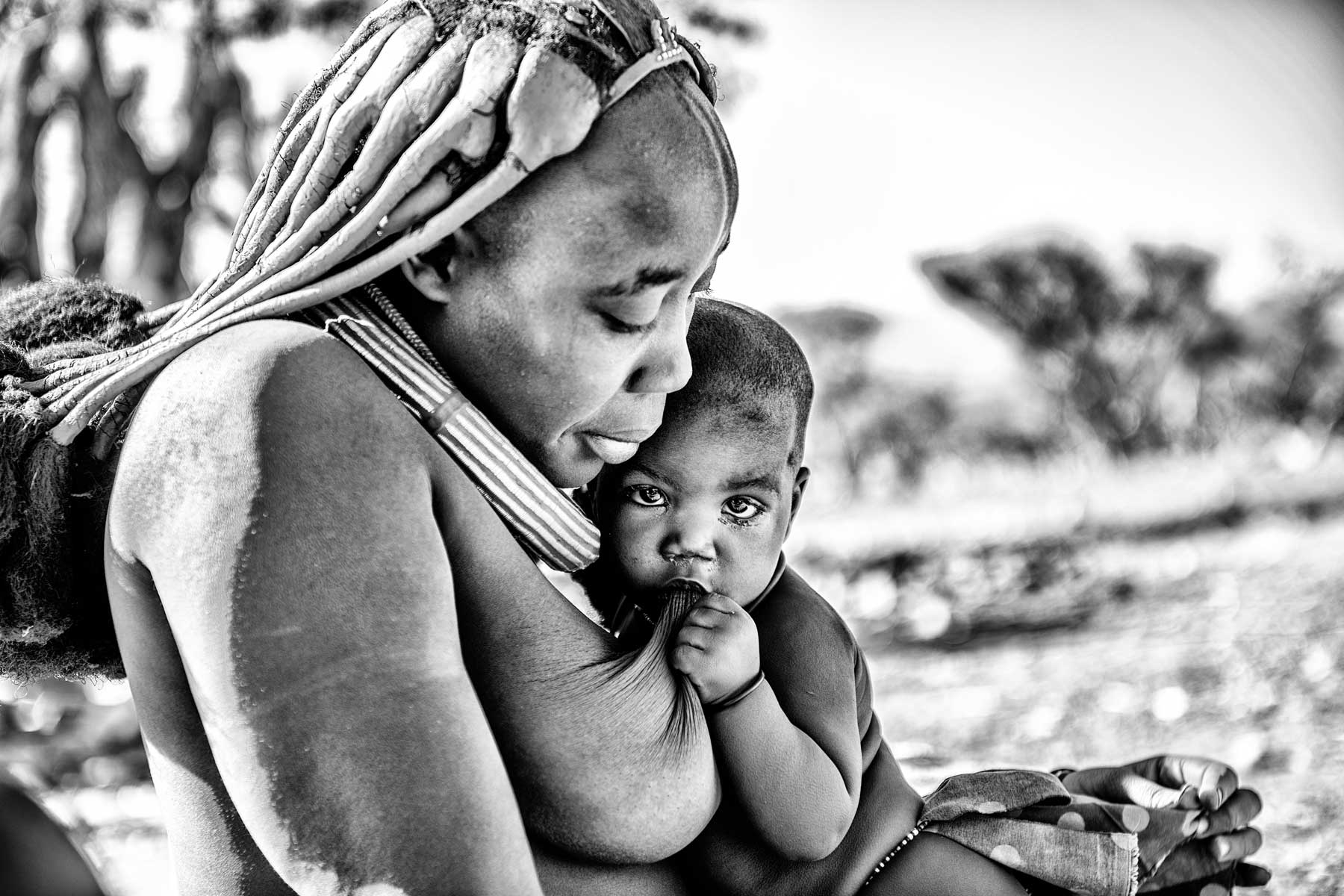 3-himba-bambino