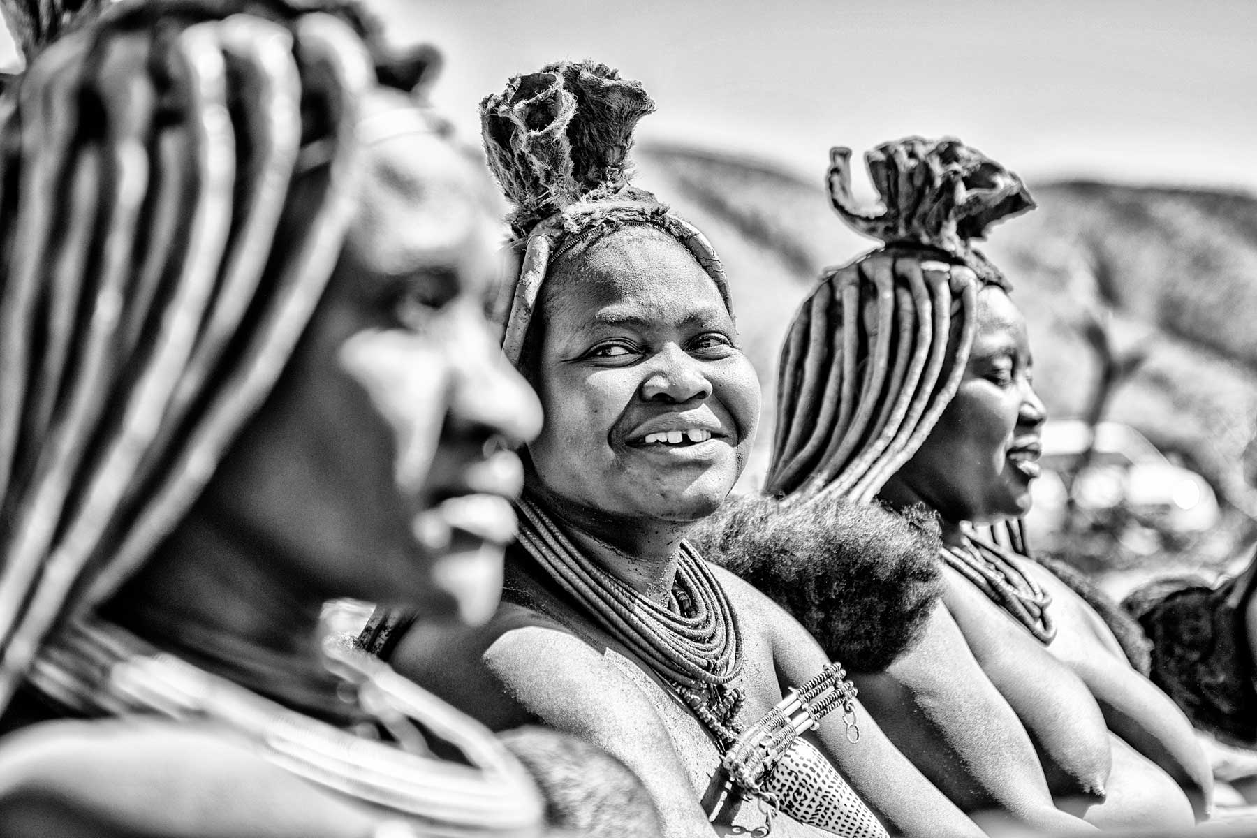 4-donne-himba-sorriso-namibia