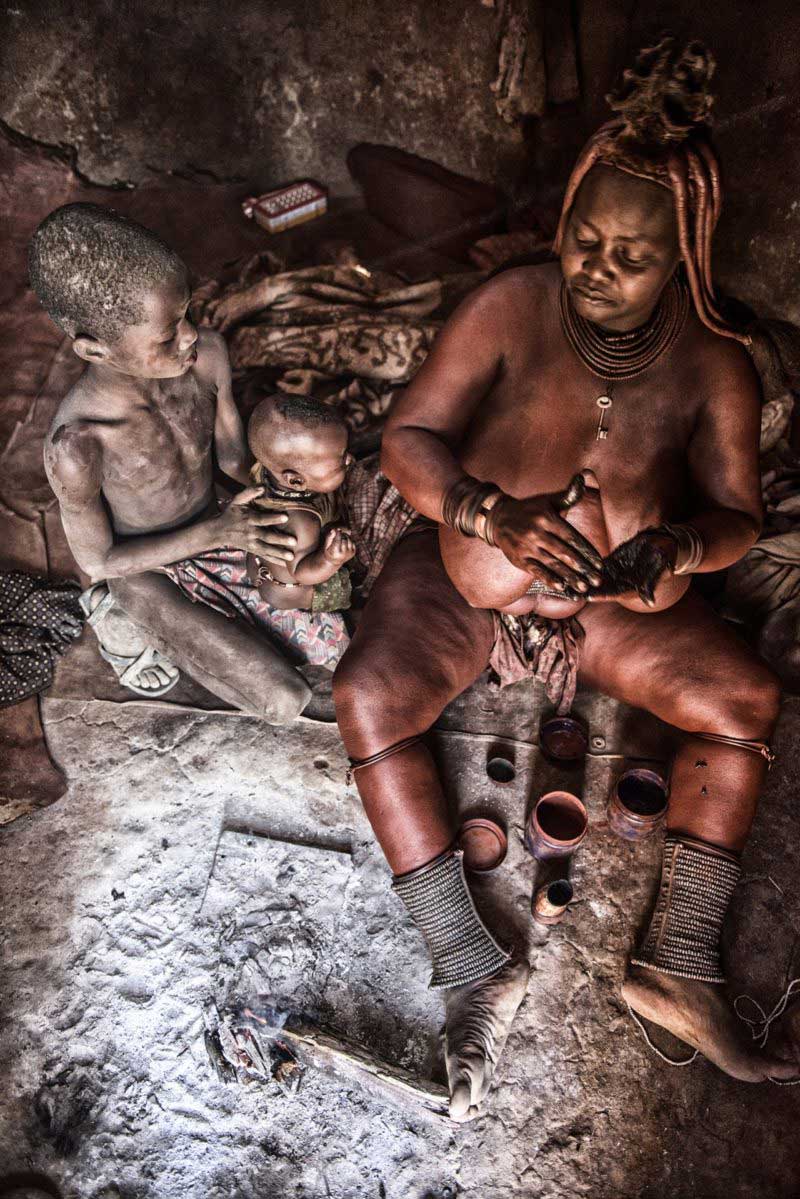 6-interno-capanna-himba