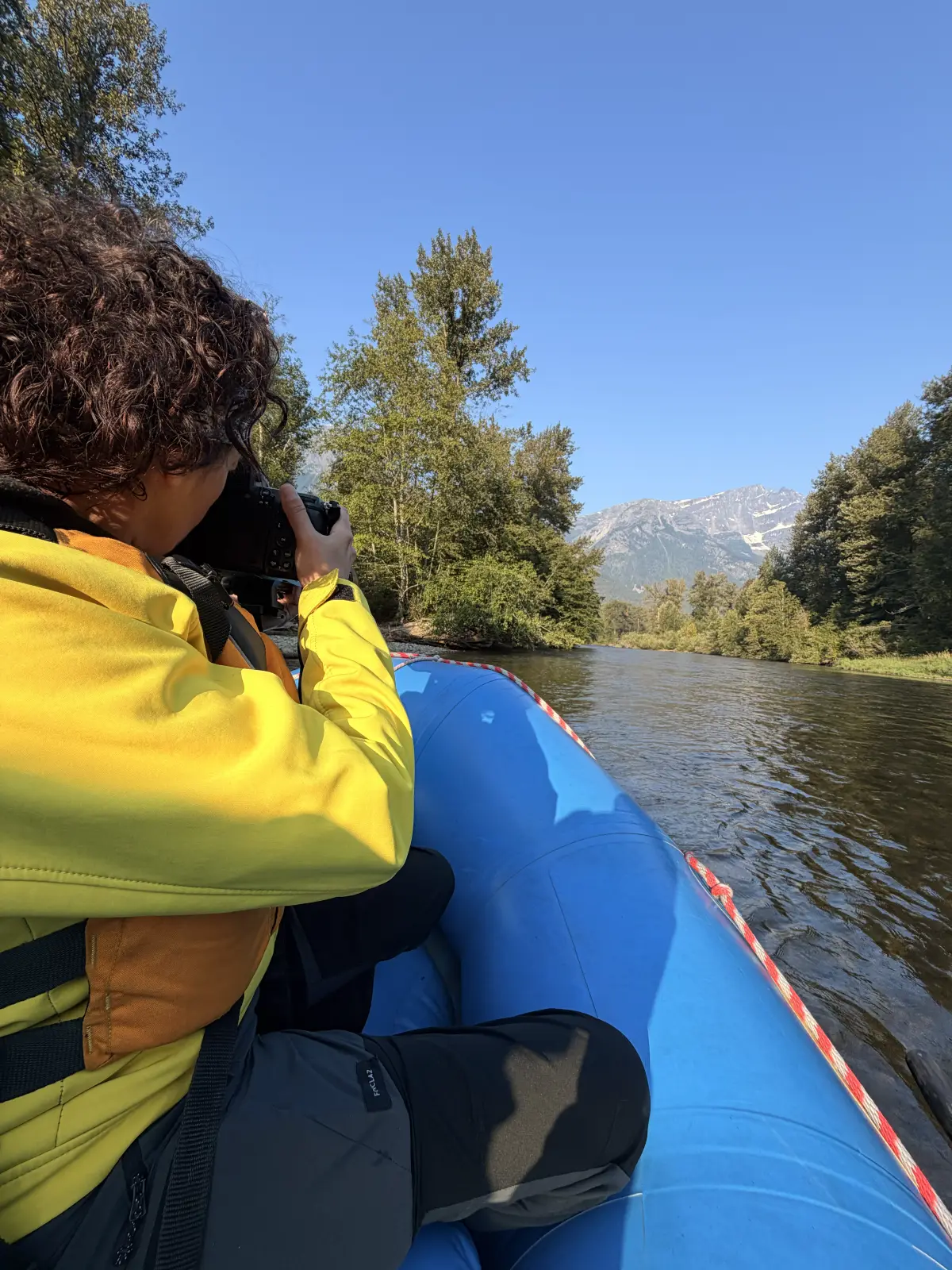 Viaggio fotografico Canada, lungo il fiume in barca a Bella Coola