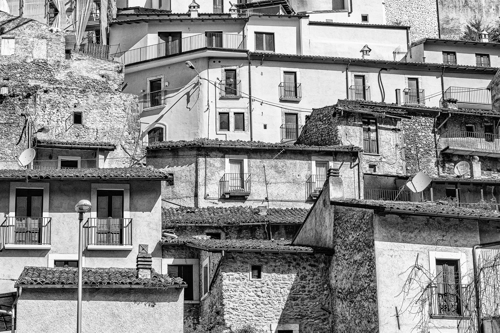 Borgo — panorama case sovrapposte
