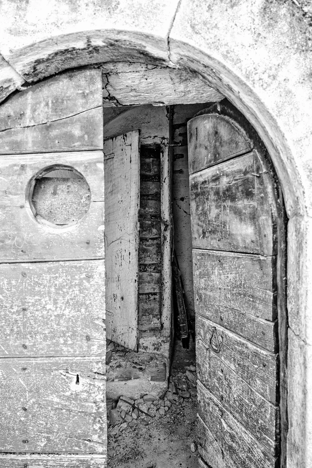 Porta ad arco — legno antico