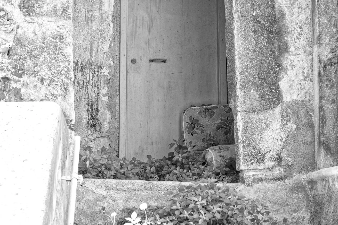 Porta e muro — dettaglio