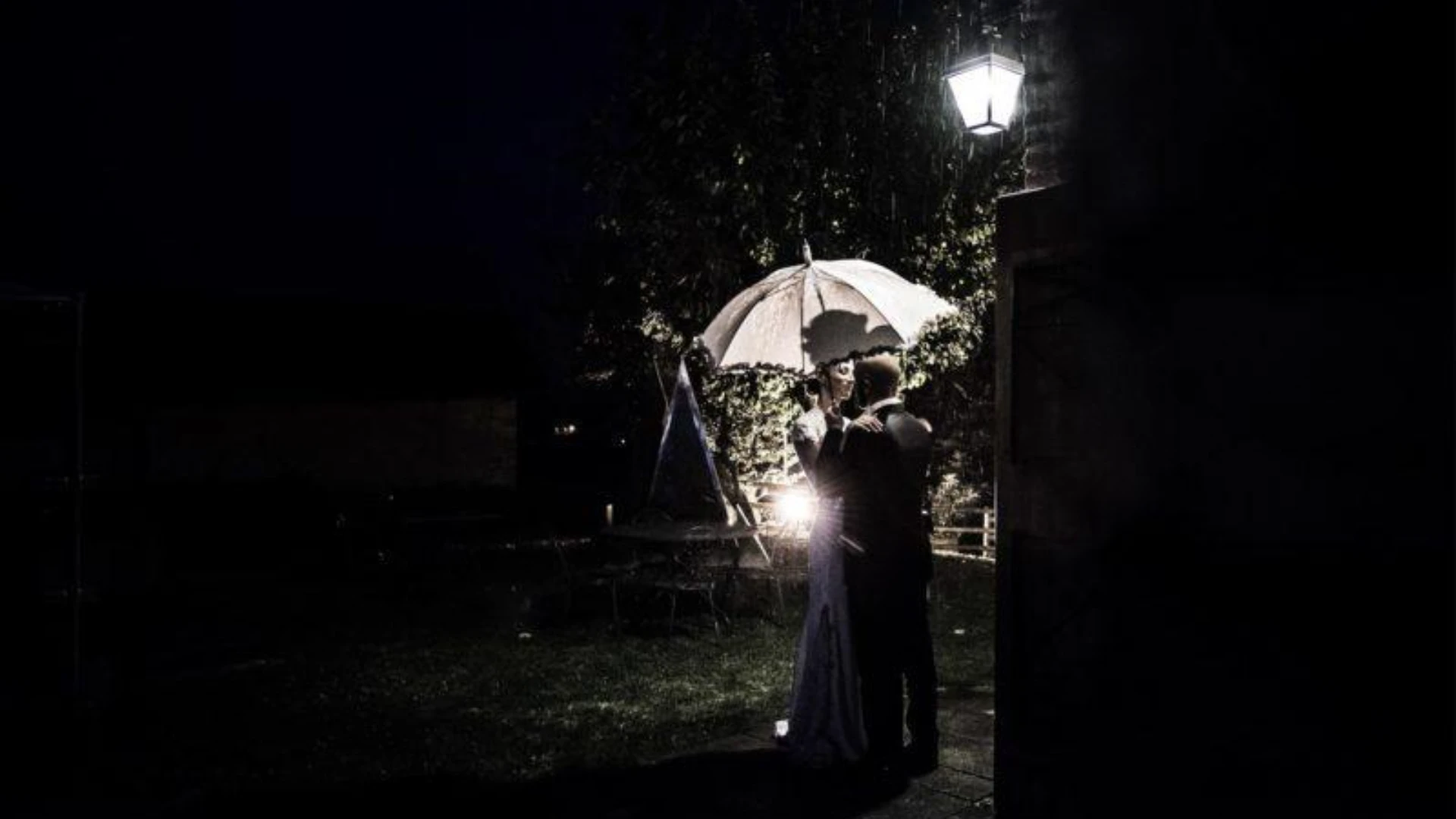 Matrimonio con la pioggia — reportage naturale Elisabetta Rosso