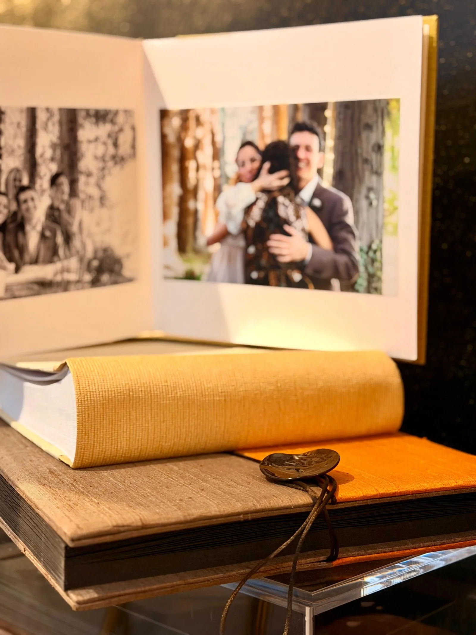 Album di matrimonio aperto con stampa fine art e album artigianale con sigillo in ceralacca