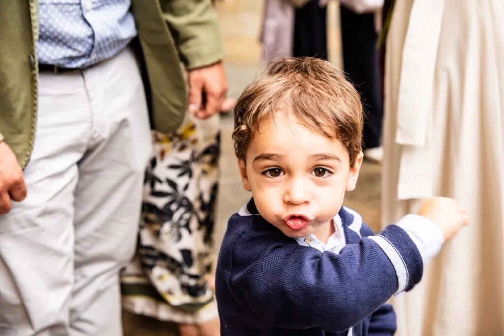 Un bambino al matrimonio all'Antico Borgo di Monchiero