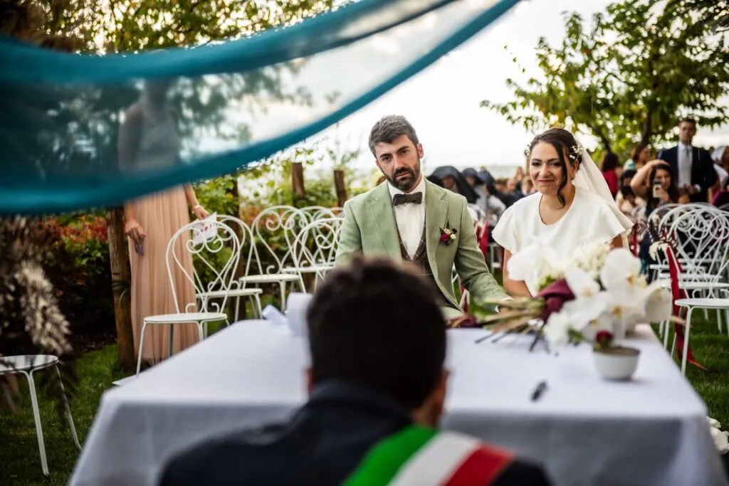 Cerimonia di matrimonio sotto la pioggia all'Antico Borgo di Monchiero