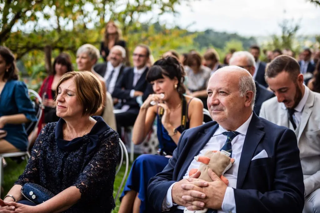 L'emozione dei genitori durante la cerimonia