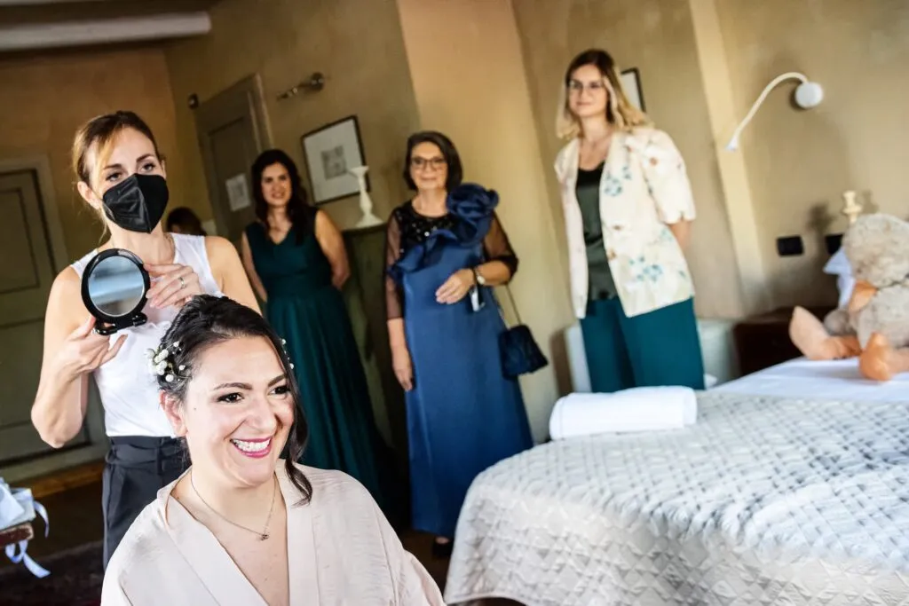 Un momento spontaneo del matrimonio nelle Langhe