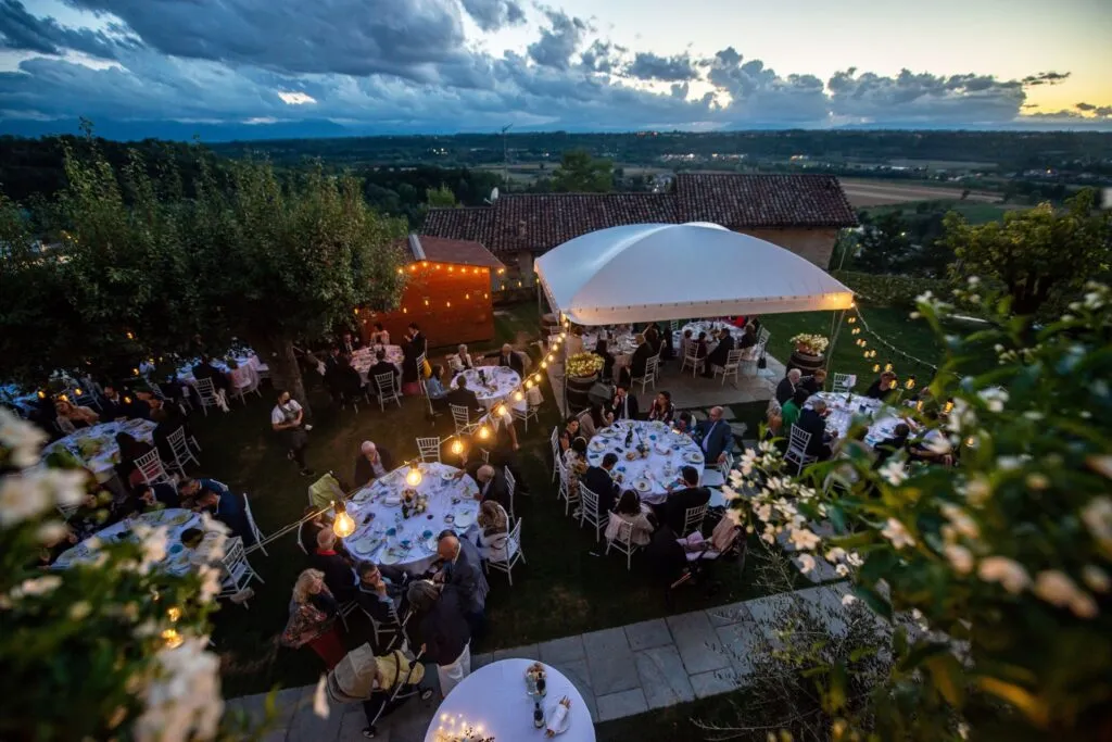 Il ricevimento panoramico al tramonto sulle colline delle Langhe, Antico Borgo di Monchiero