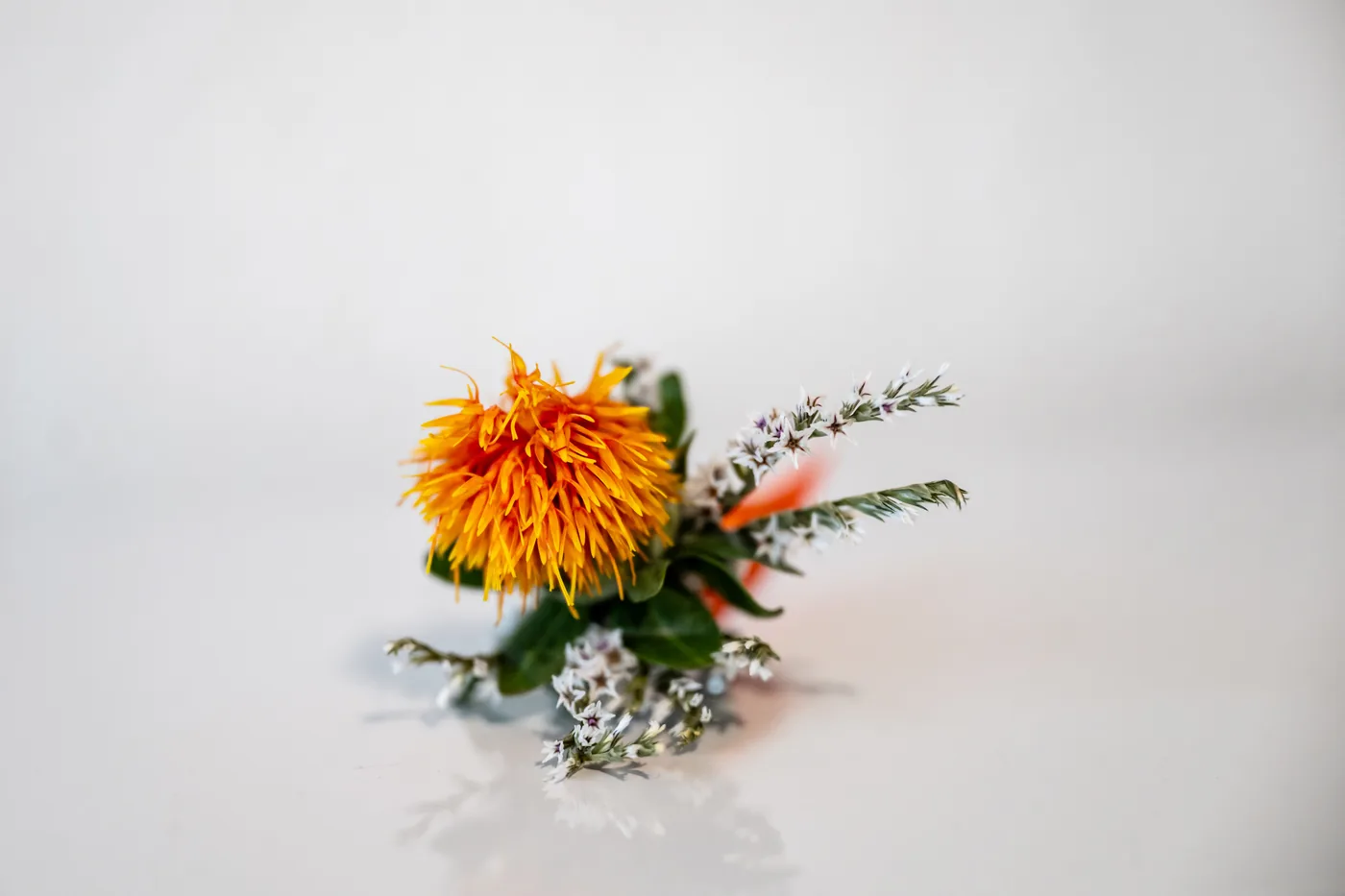 Dettaglio bouquet arancio, matrimonio Chesal Bardonecchia