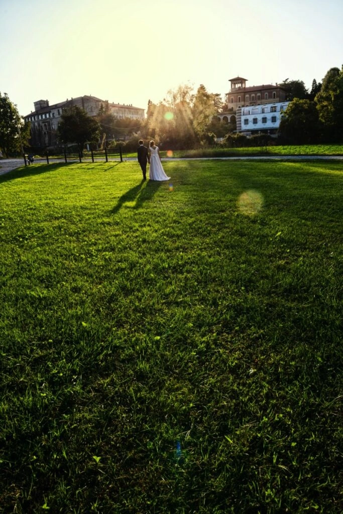 Ritratto sposi in controluce con flare, Castello Visconteo