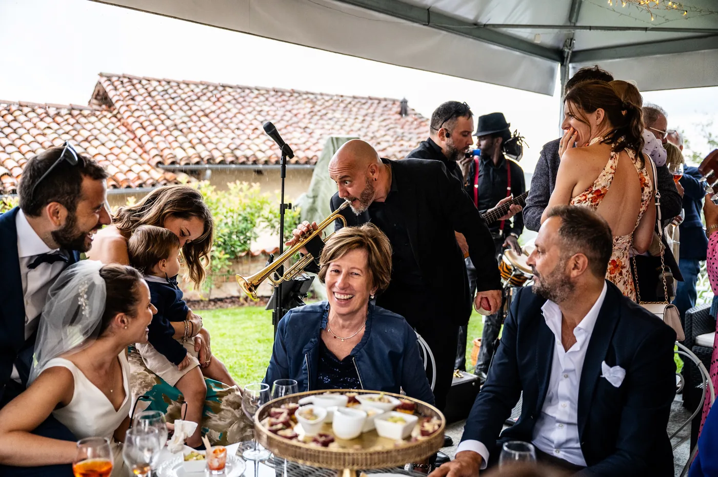Aperitivo con gli invitati, matrimonio Castello di Grinzane Cavour Langhe