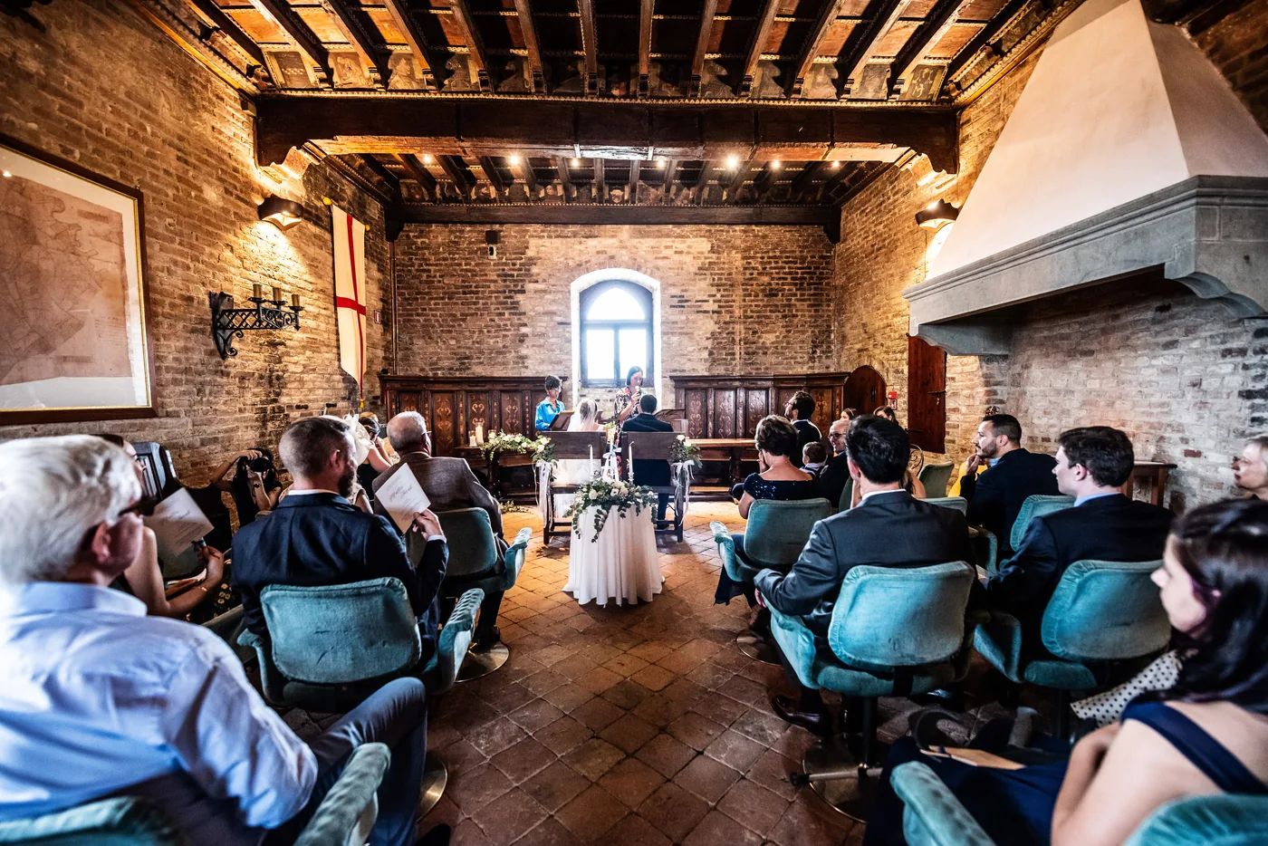 Cena all'interno del borgo, matrimonio Castello di Grinzane Cavour Langhe
