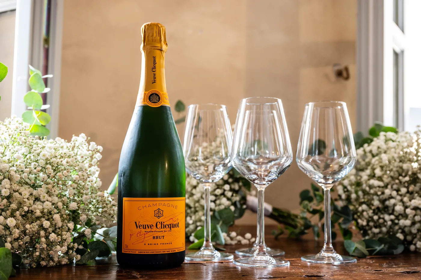Dettaglio champagne Veuve Clicquot, matrimonio Castello di Grinzane Cavour Langhe
