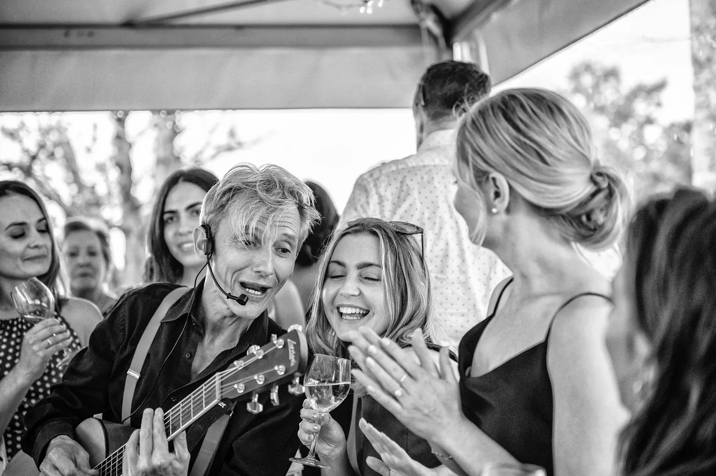 Festa con banda nelle Langhe — destination wedding Italia