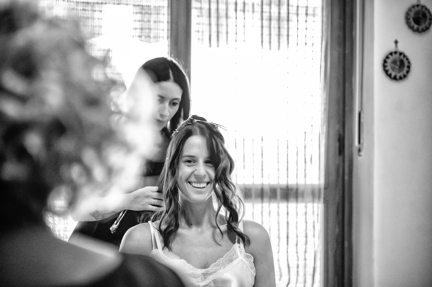 Preparativi della sposa, Tenuta La Michelina, Pinerolo, fotografia in bianco e nero