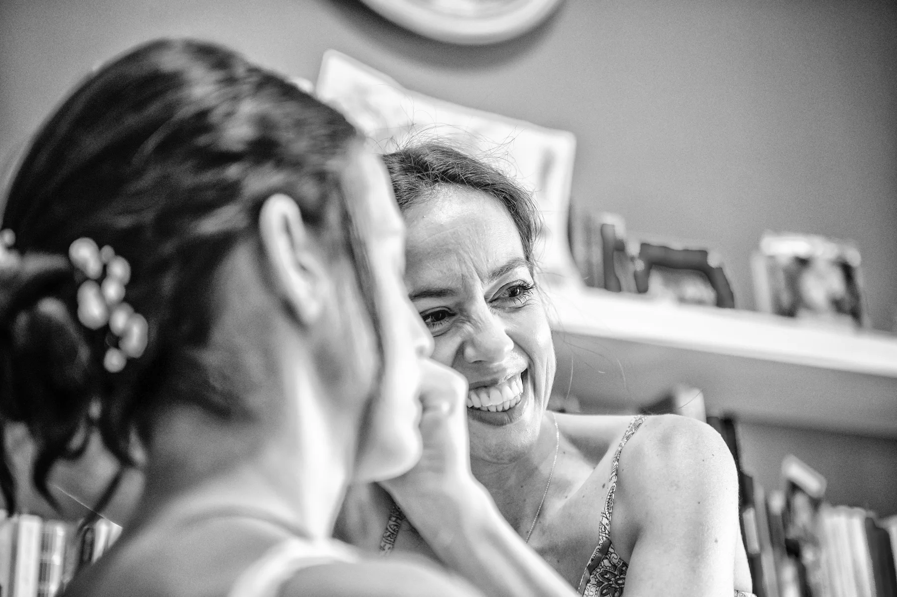 Preparativi, matrimonio alla Tenuta La Michelina, Pinerolo, fotografia in bianco e nero