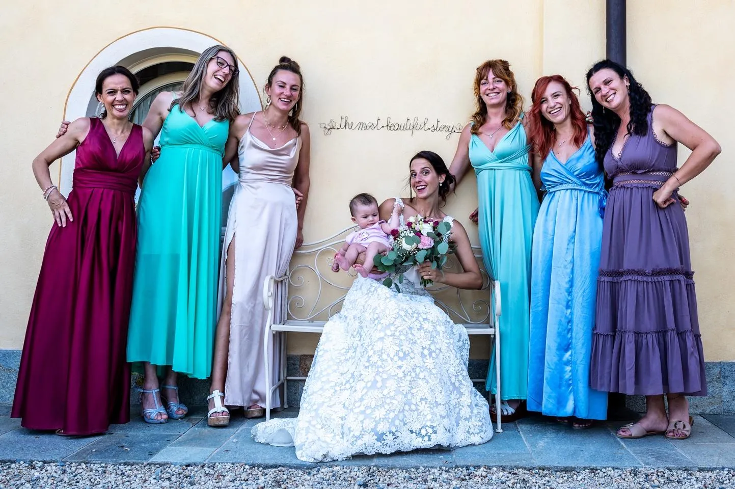 Le amiche della sposa durante i preparativi