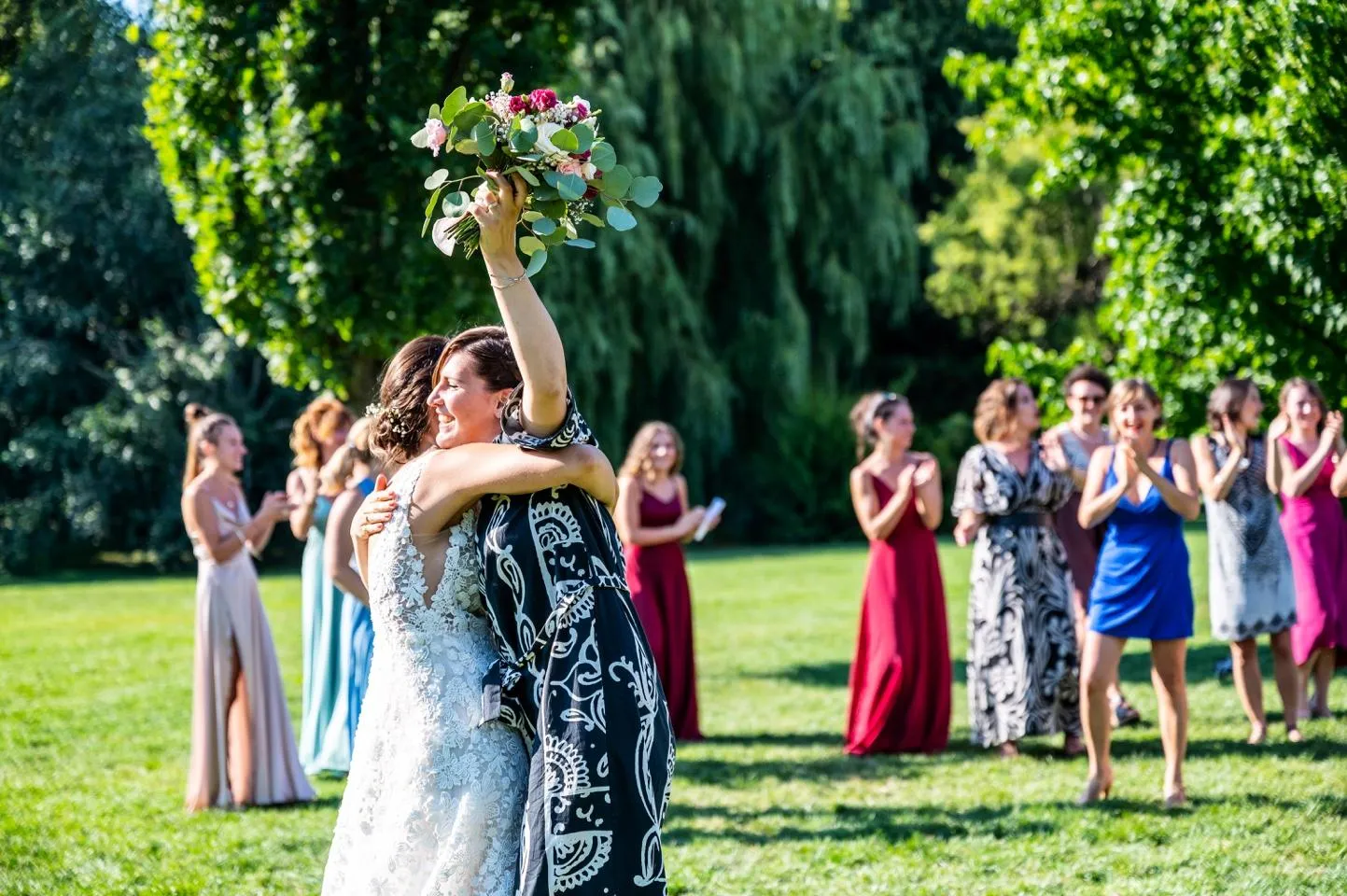 Il bouquet della sposa con rose ed eucalipto