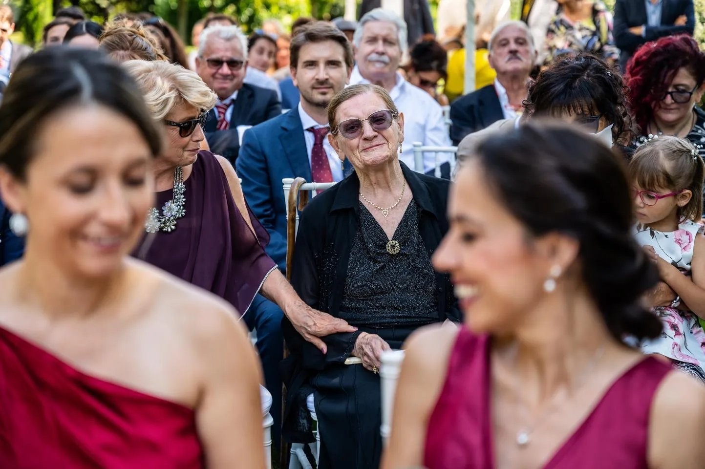La nonna emozionata al matrimonio