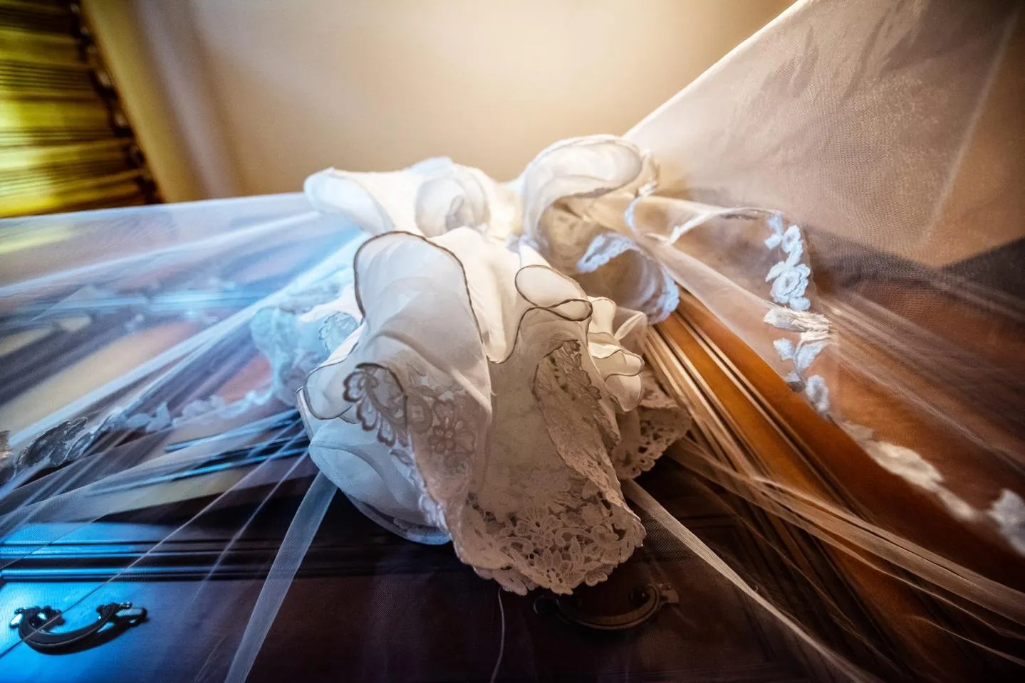 Abito della sposa durante i preparativi del matrimonio alla Michelina