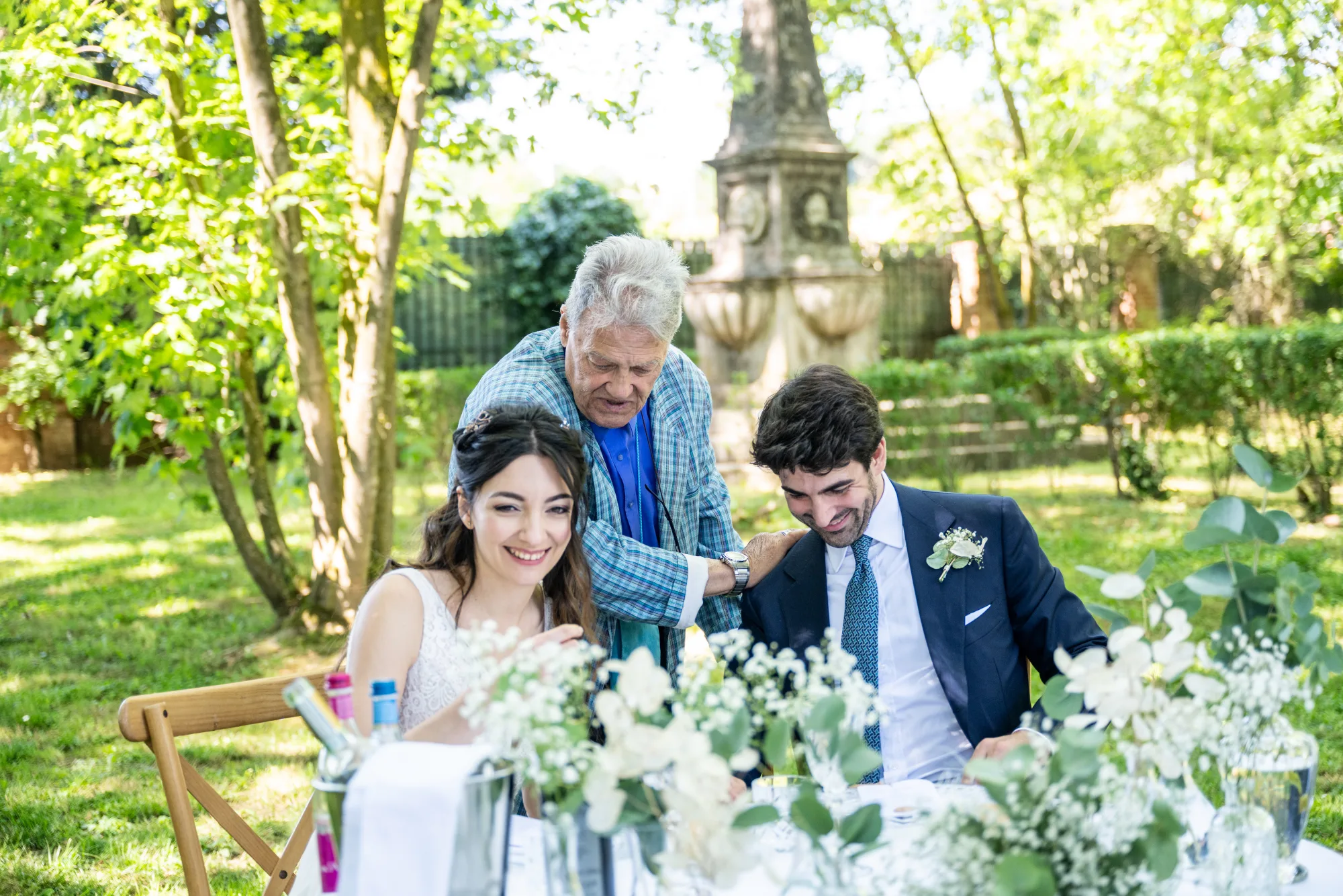 Un momento di emozione con gli invitati a La Scrivana