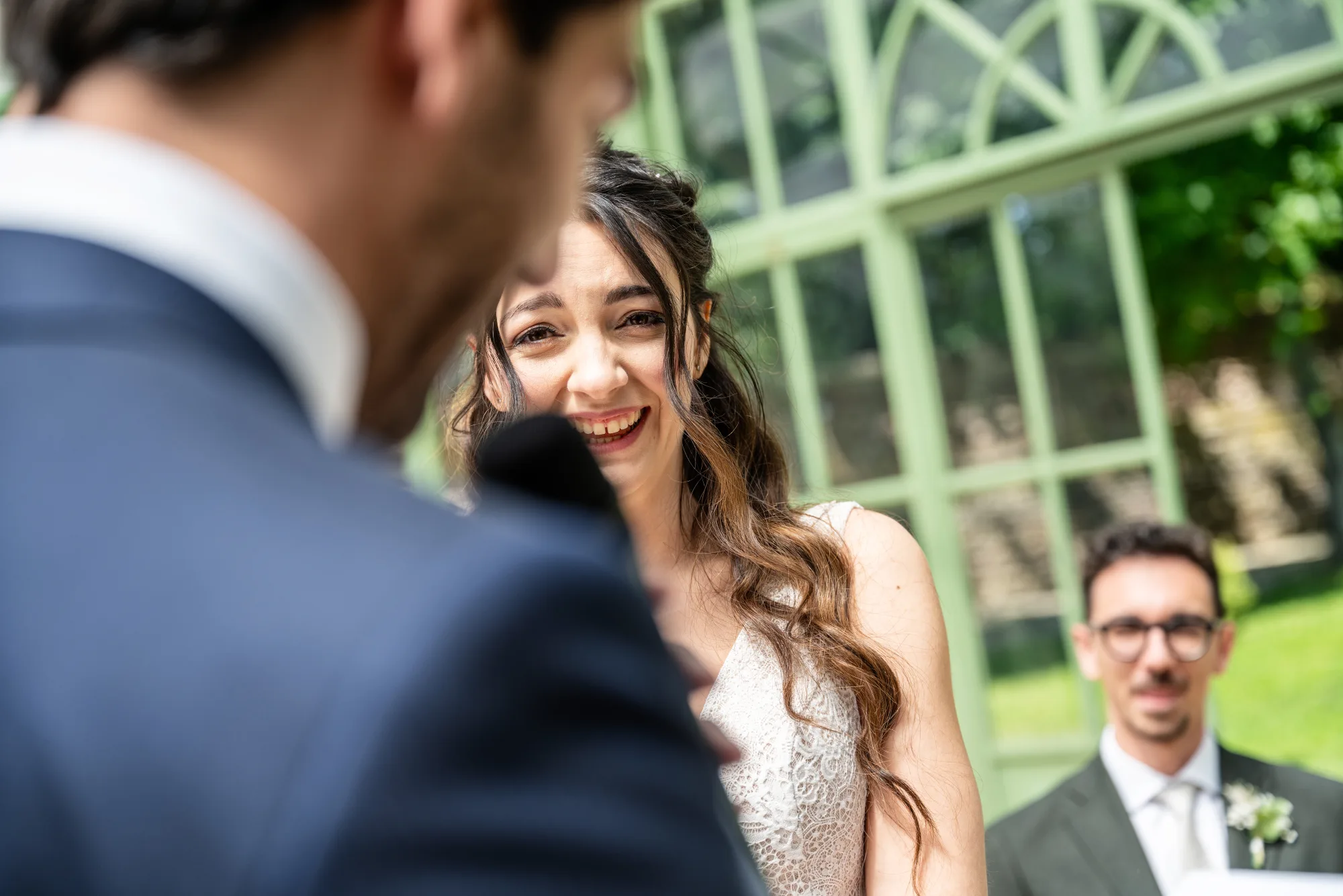 L'emozione dello sposo durante la cerimonia a La Scrivana