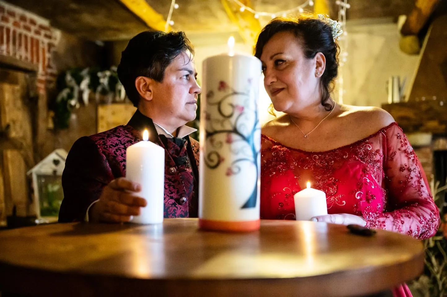 Dettaglio delle candele del rito delle candele alla festa de La Vià a Cavour