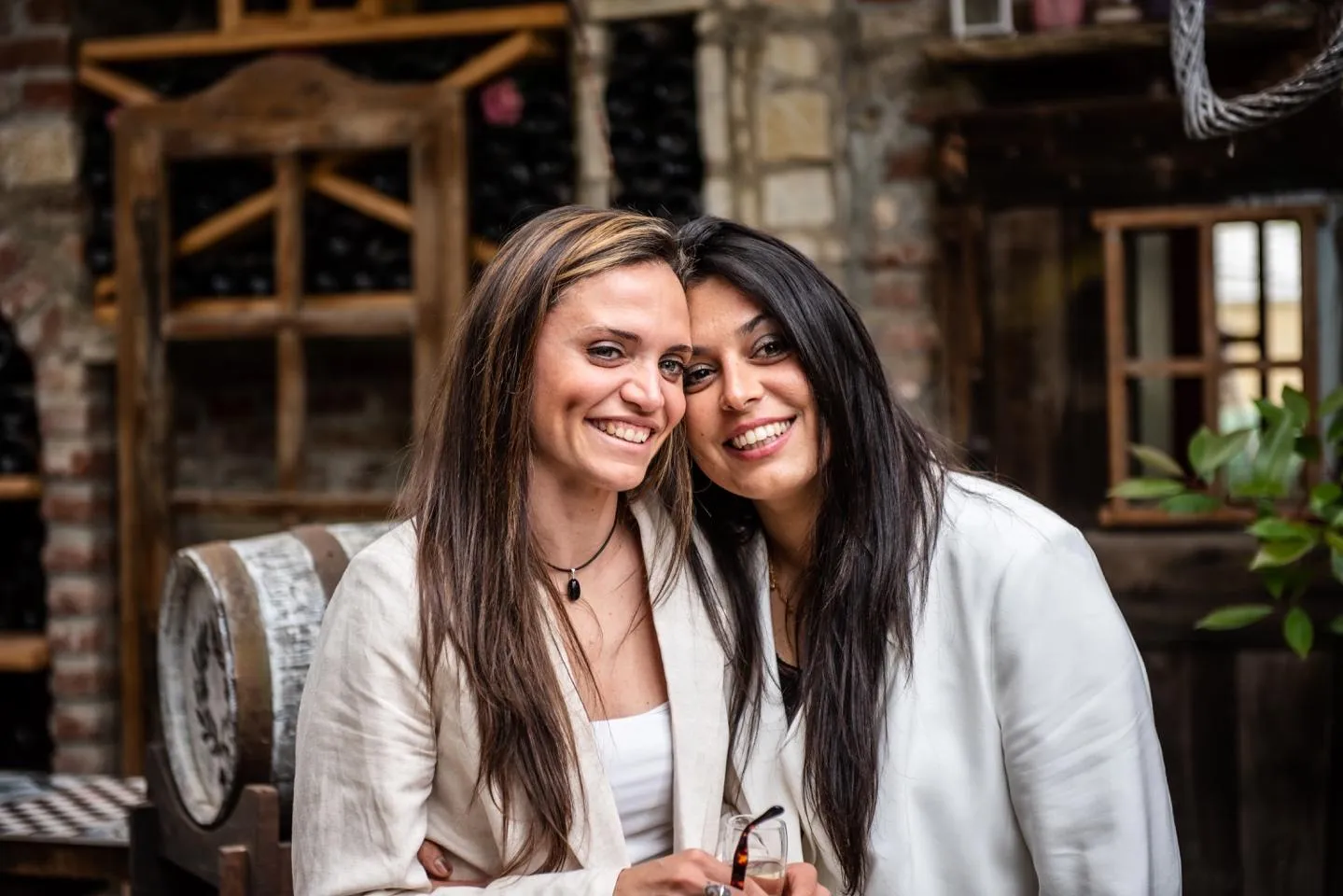 Ritratti spontanei degli invitati al matrimonio a La Vià di Cavour