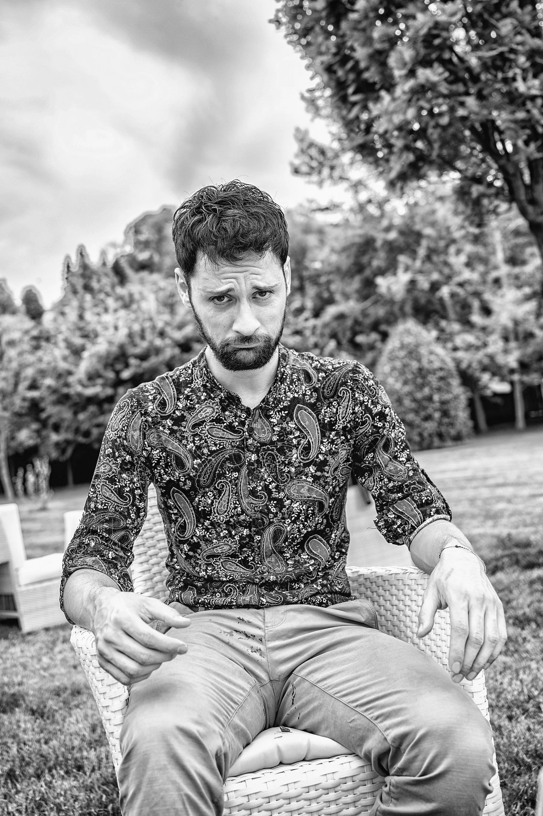 Ritratto dello sposo, matrimonio alla Tenuta La Michelina, Pinerolo, fotografia in bianco e nero