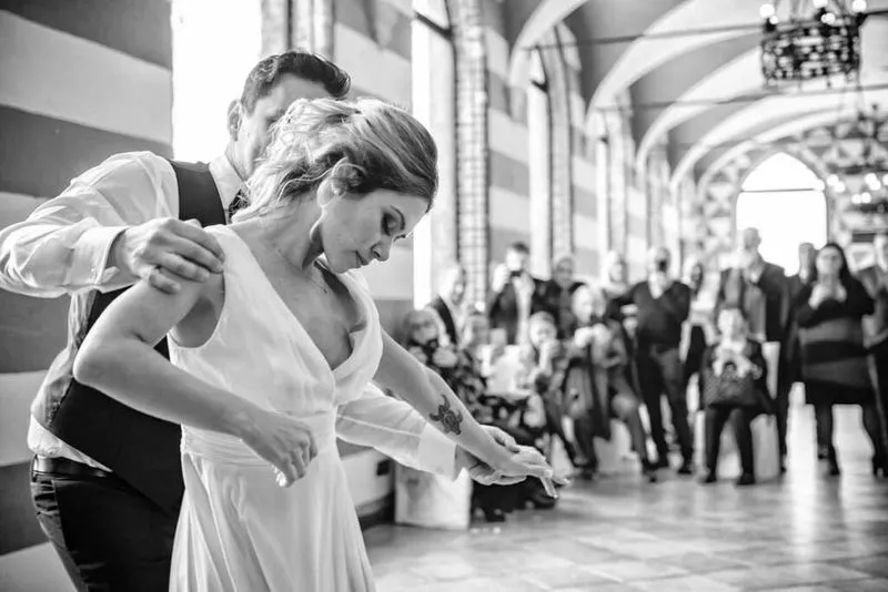 Ballo sposi bianco e nero wedding reportage