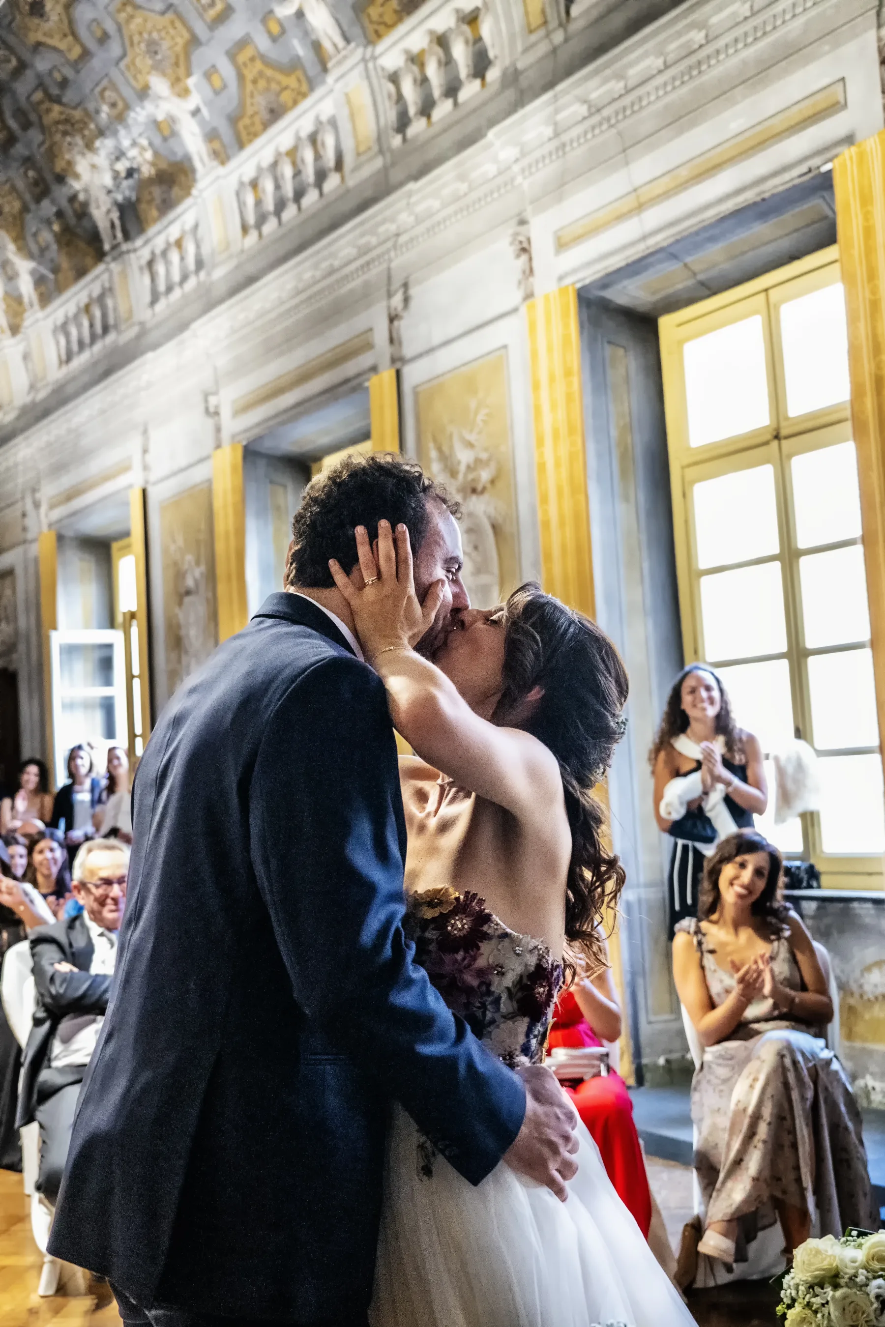 Bacio degli sposi nella sala affrescata, Palazzo La Marmora, Biella