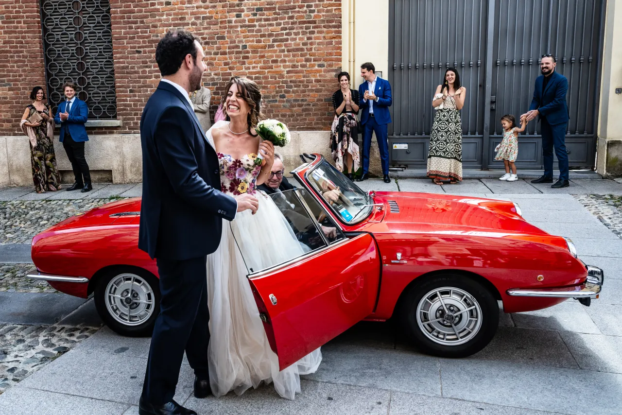 Ritratto sposi nel giardino del palazzo — matrimonio Biellese