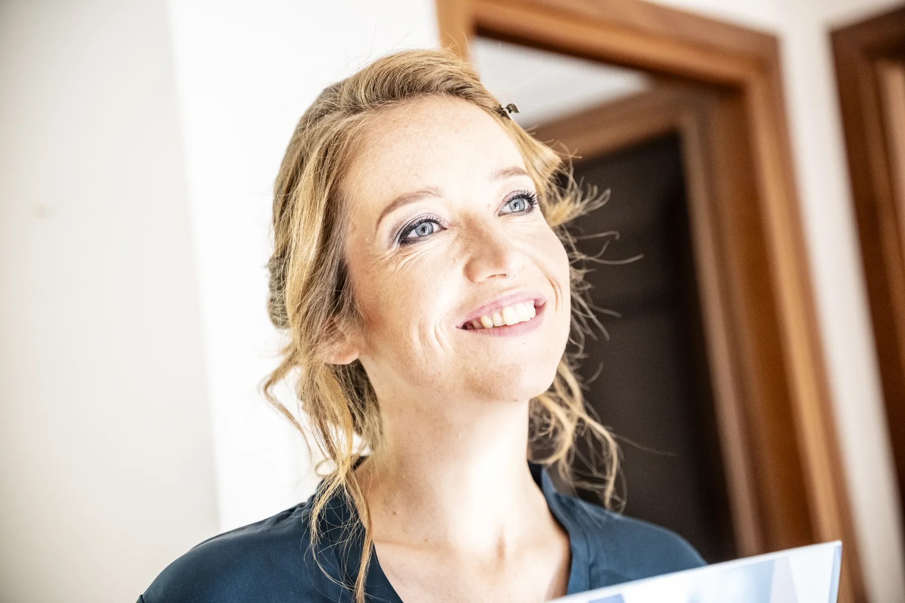 La sposa pronta sorride, matrimonio a Pian del Sole, Bardonecchia