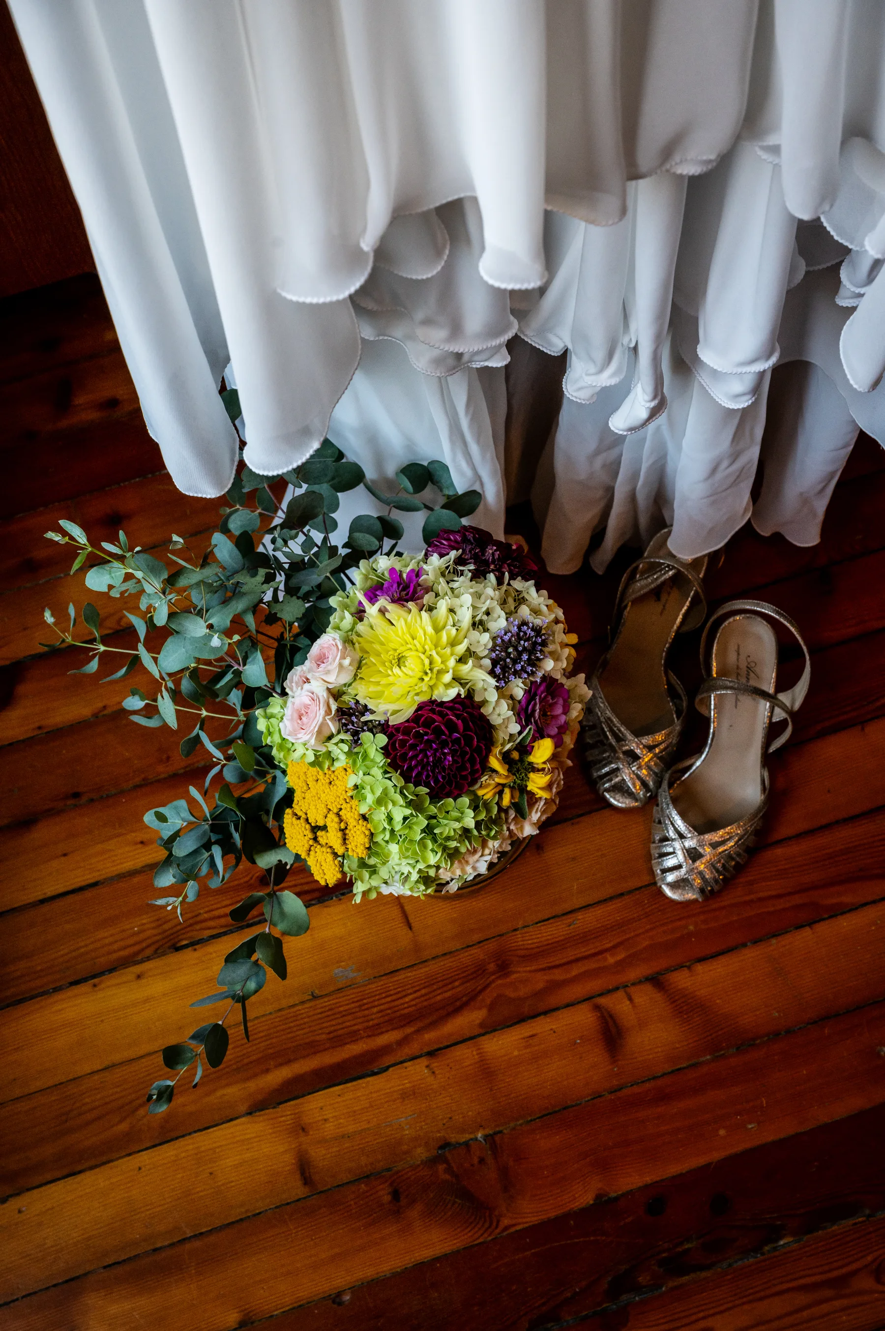 Bouquet e scarpe della sposa, matrimonio a Pian del Sole, Bardonecchia