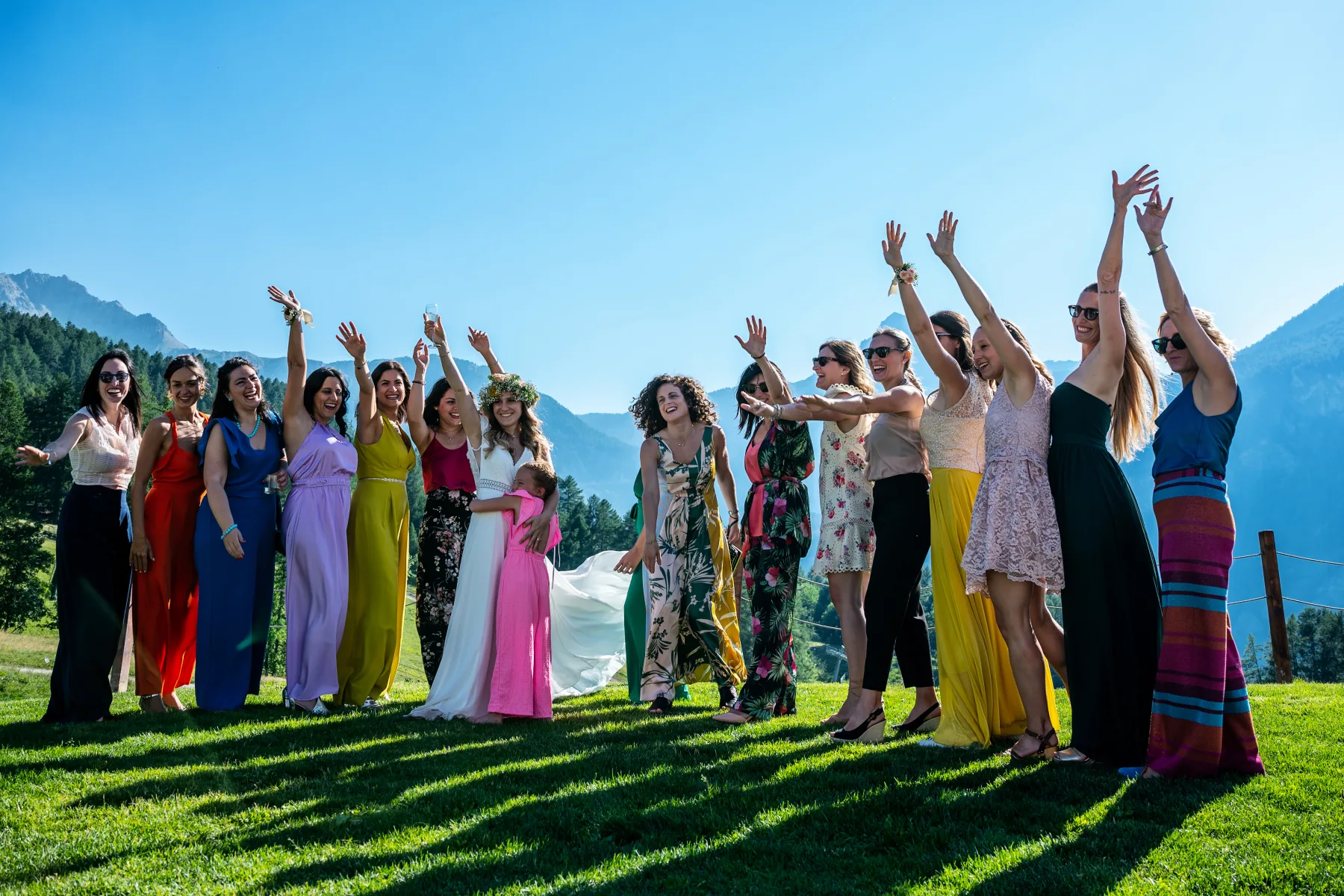 Gli ospiti esultano, matrimonio in montagna, Bardonecchia
