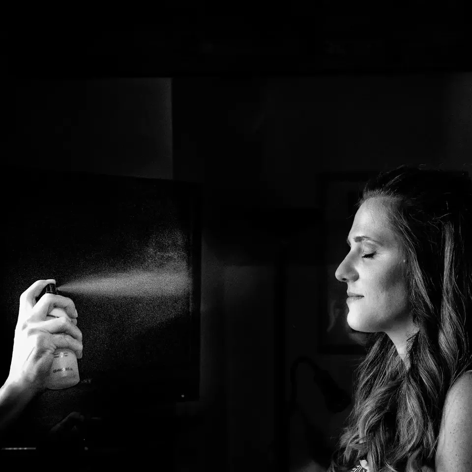 Preparazione sposa, spruzzo capelli — matrimonio Bardonecchia