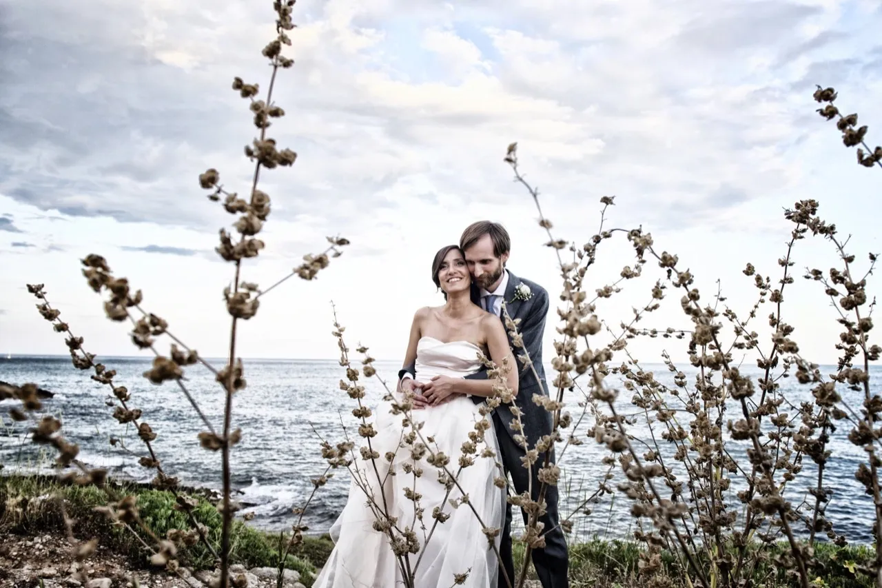 Ritratto con cornice naturale — matrimonio Salento