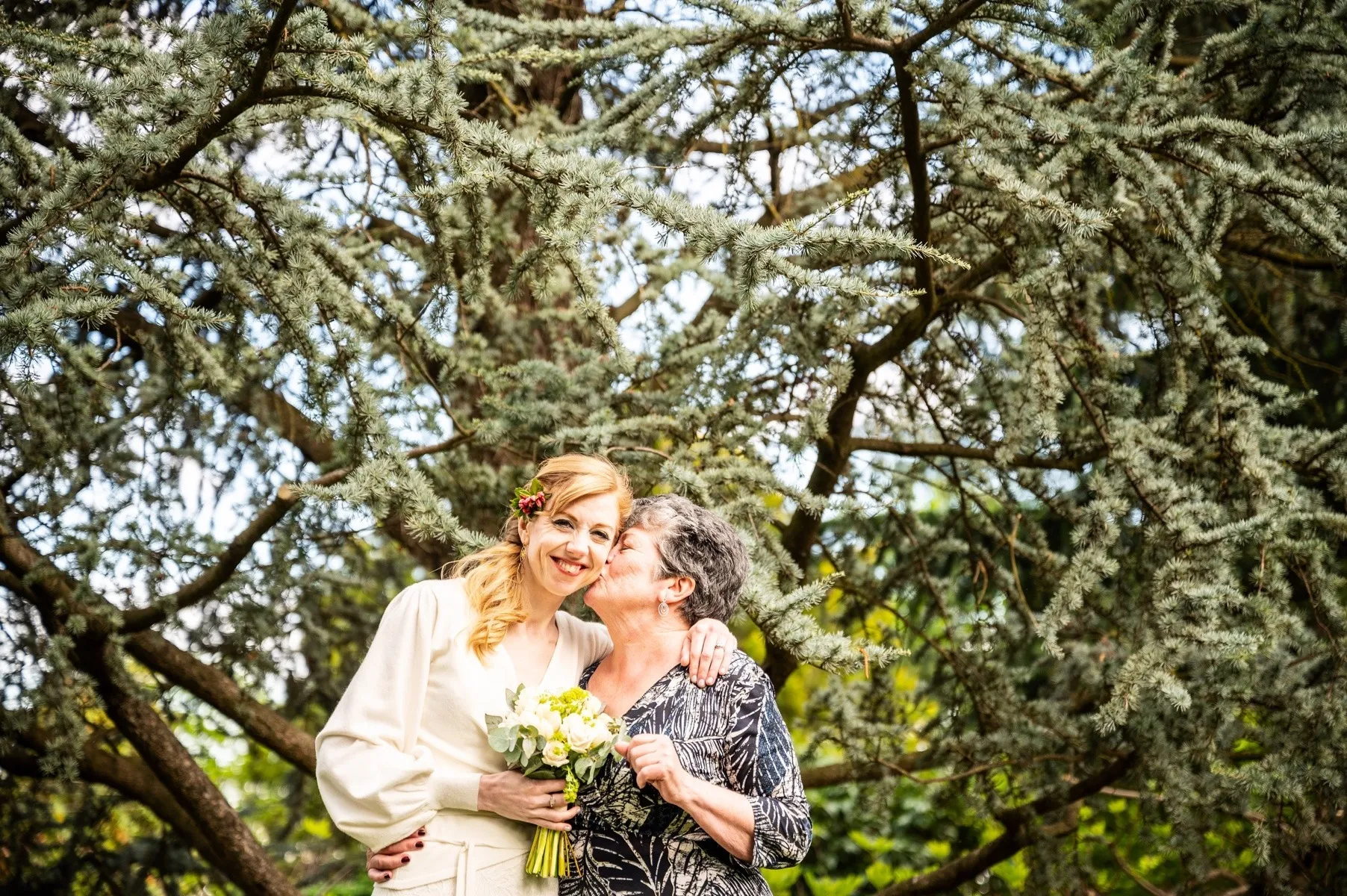 L'emozione della mamma durante il matrimonio