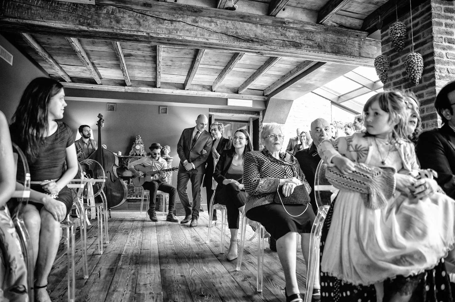 Ingresso degli sposi con la musica dal vivo alla festa