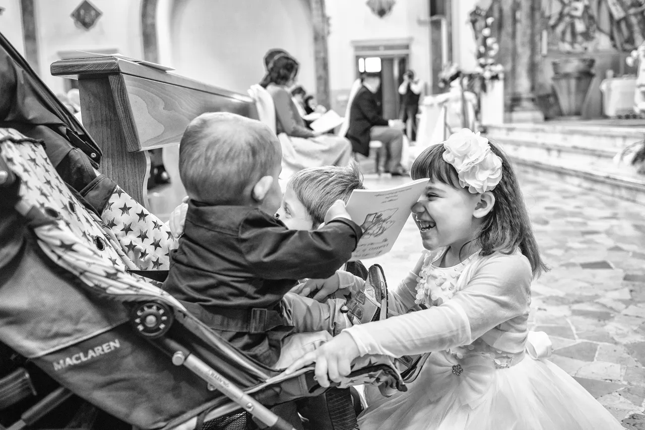 Matrimonio a Roma al Parco degli Acquedotti, ritratto dello sposo (bianco e nero)