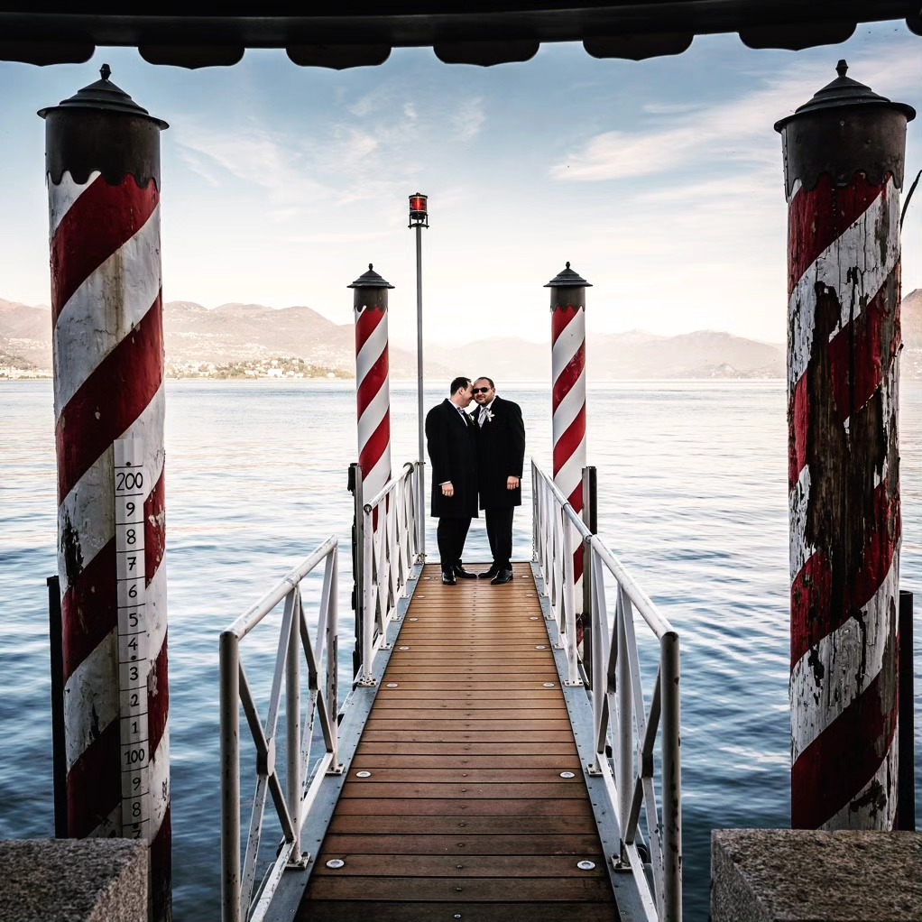 Invitata commossa al Teatro Civico — matrimonio Stresa Lago Maggiore