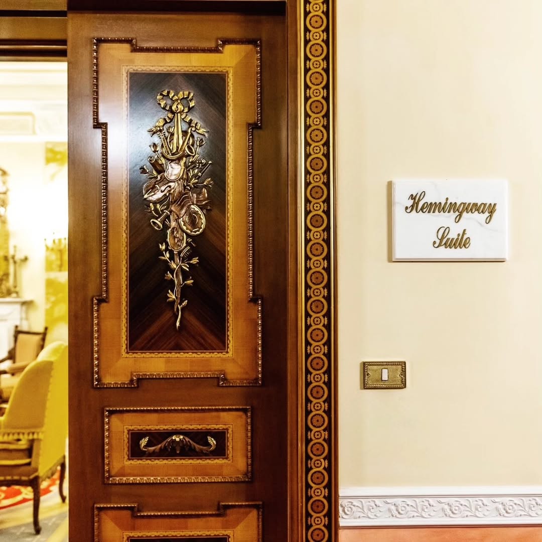 Roberto e Giuseppe nella suite Hemingway del Grand Hotel Iles Borromées — Stresa