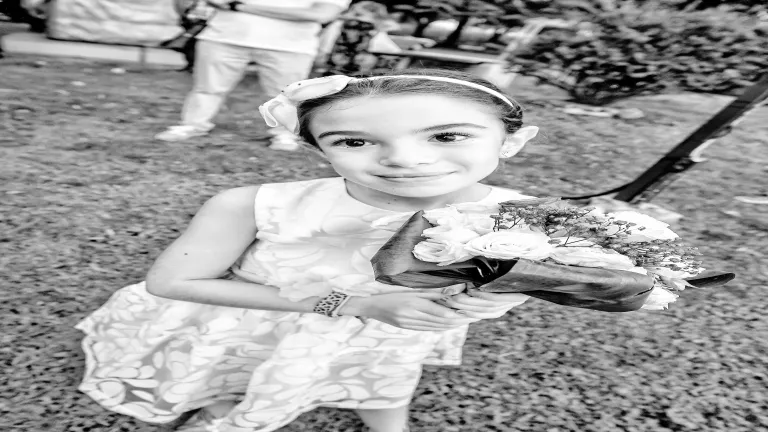 La sposa con una bambina durante il matrimonio Stupinigi
