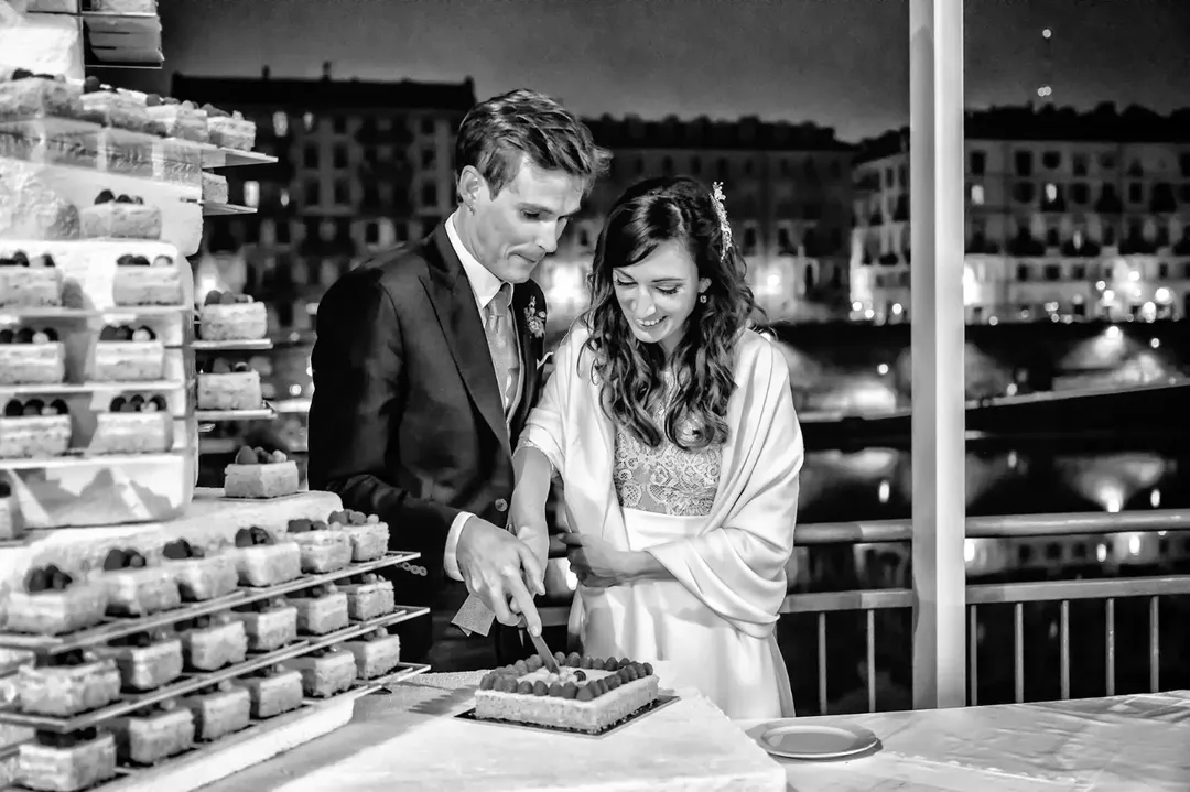 Taglio della torta sulla terrazza panoramica del Po — Esperia Torino