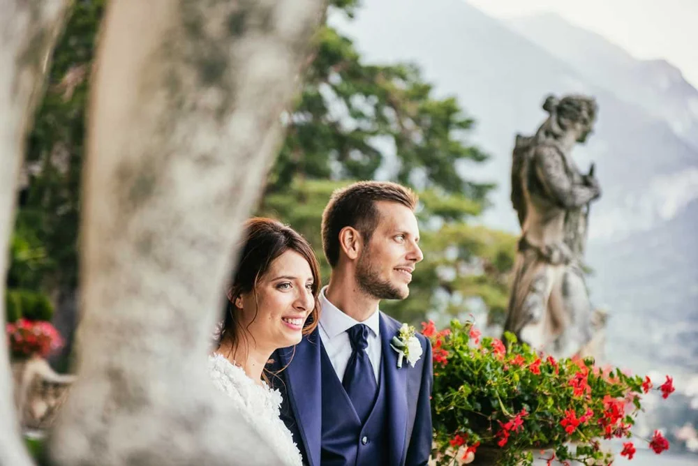 Matrimonio Lago di Como, sposi con panorama lacustre a Villa Balbianello