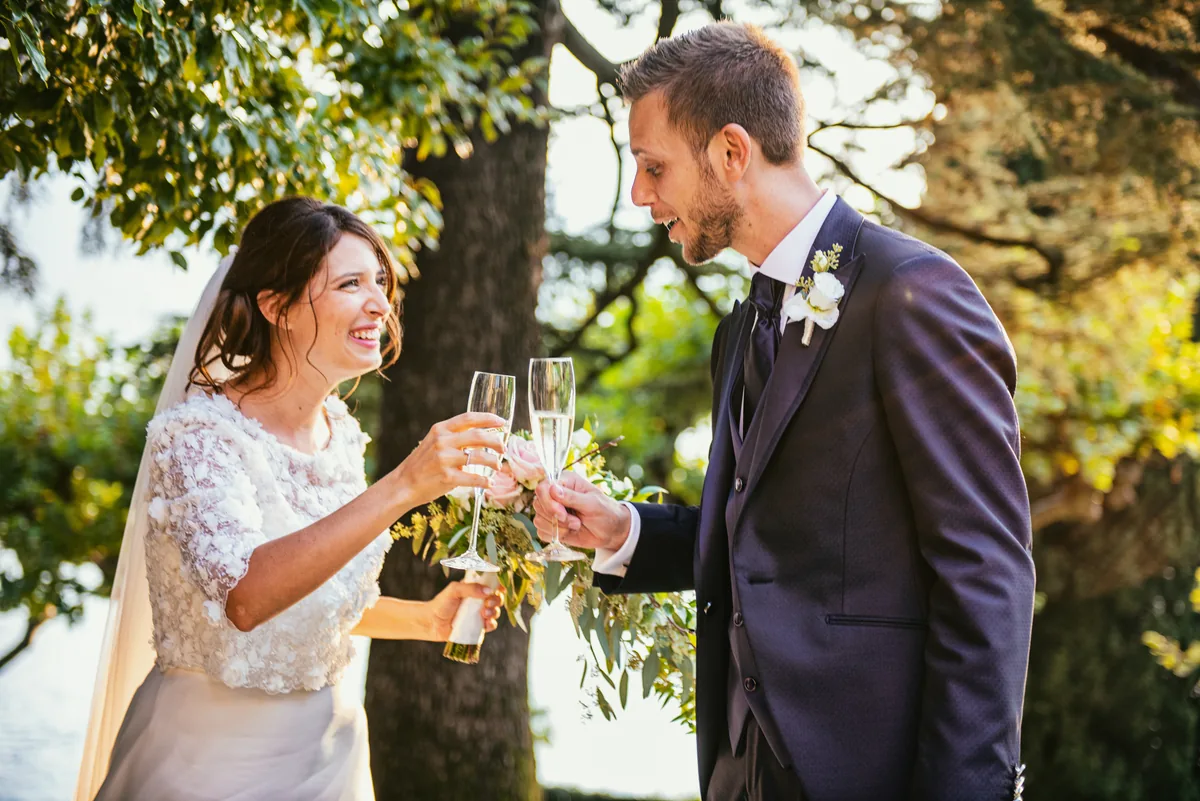 Brindisi degli sposi nel parco di Villa del Balbianello sul Lago di Como