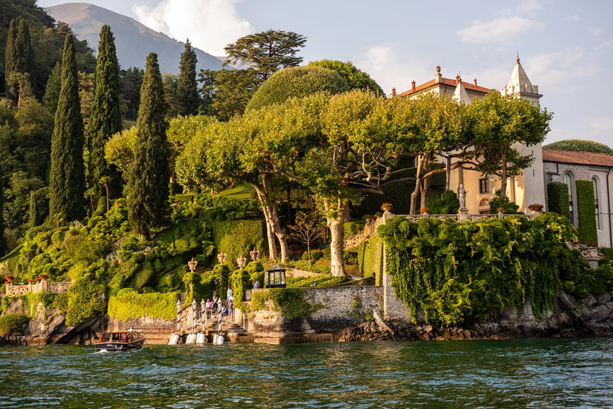 I giardini terrazzati di Villa del Balbianello affacciati sul Lago di Como